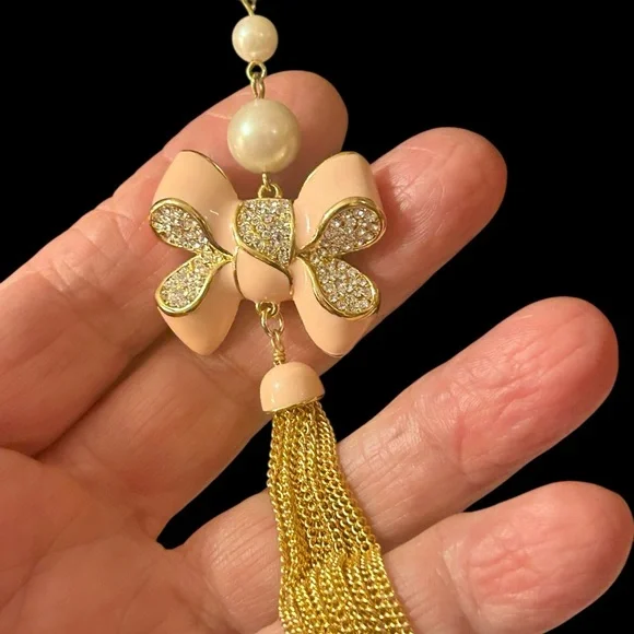 MY FLAT IN LONDON NECKLACE with Bow Tassel Pearls - Picture 6 of 12